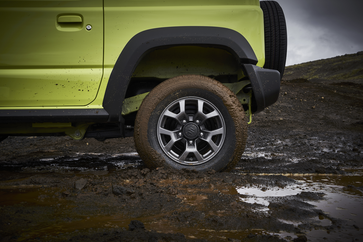 Suzuki Jimny tires in the mud